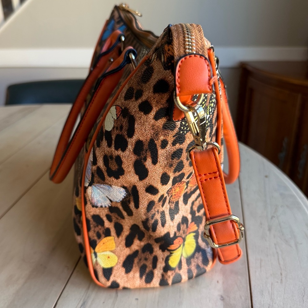 Purse bag, tote, wallet, makeup bag, three-piece set leopard and butterfly print - Picture 14 of 17